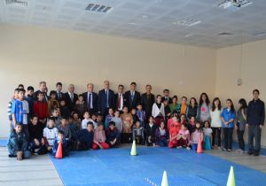 Erzurumlu atletlere destek