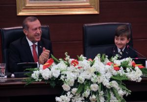 Başbakan Erdoğan koltuğunu devretti