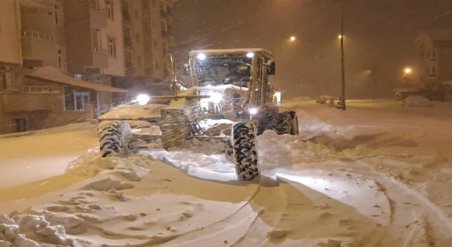 Bayburt’ta kar kalınlığı 80 santimetreyi buldu