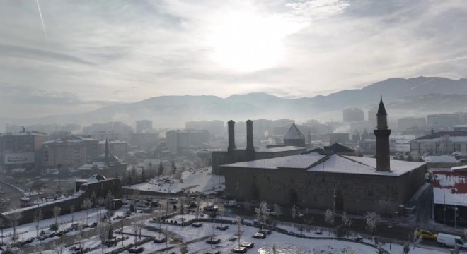 Erzurum'da sis içinde bir masalsı görünüm