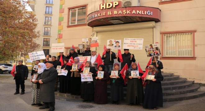 Erzurum’dan bir aile daha nöbette