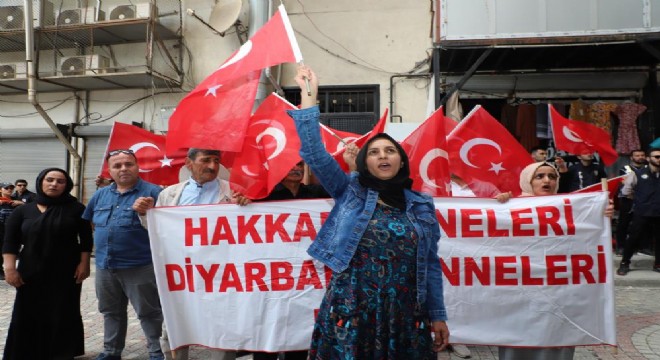 Hakkari’de annelerin evlat nöbeti devam ediyor