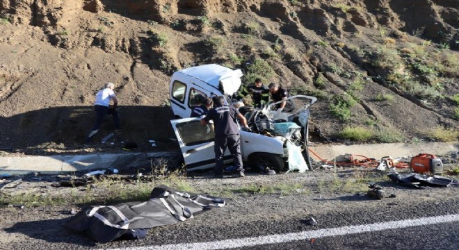 Oltu'da feci kaza: 4 ölü, 1 yaralı