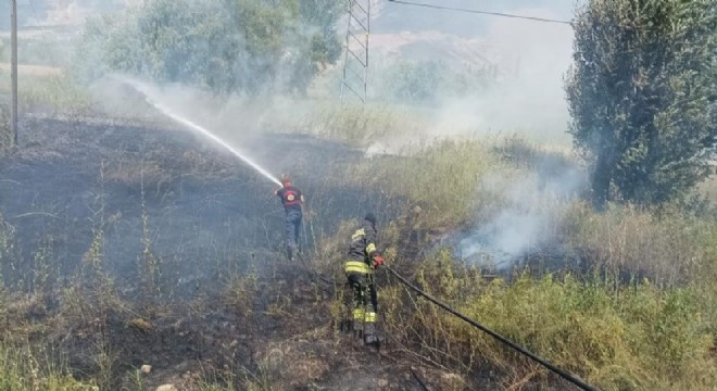 Örtü yangını büyümeden söndürüldü