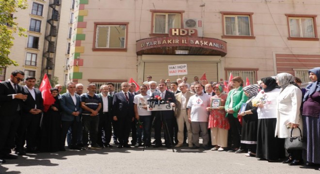 Yılmaz, Diyarbakır anneleriyle bir araya geldi