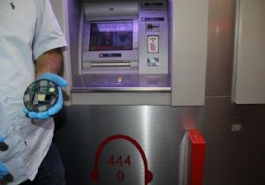 ATM’deki düzeneği polisler fark etti 