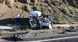 Oltu’da feci kaza: 4 ölü, 1 yaralı