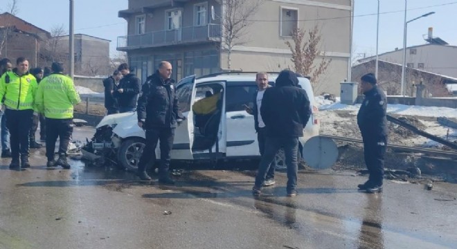 Aşkale de trafik kazası: 2 yaralı