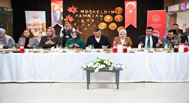 Çiftçi özel gereksinimli bireylerle iftar etti