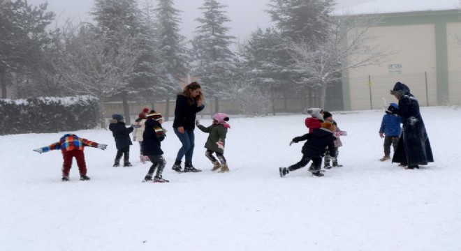 Erzincan’ın Refahiye ilçesinde eğitime kar tatili