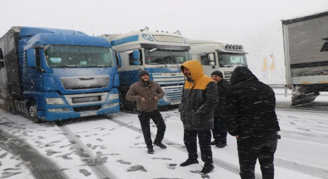 Sakaltutan’da ulaşıma kar engeli